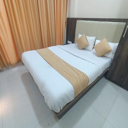 Hotel Om Sai نافي مومباي المظهر الخارجي الصورة