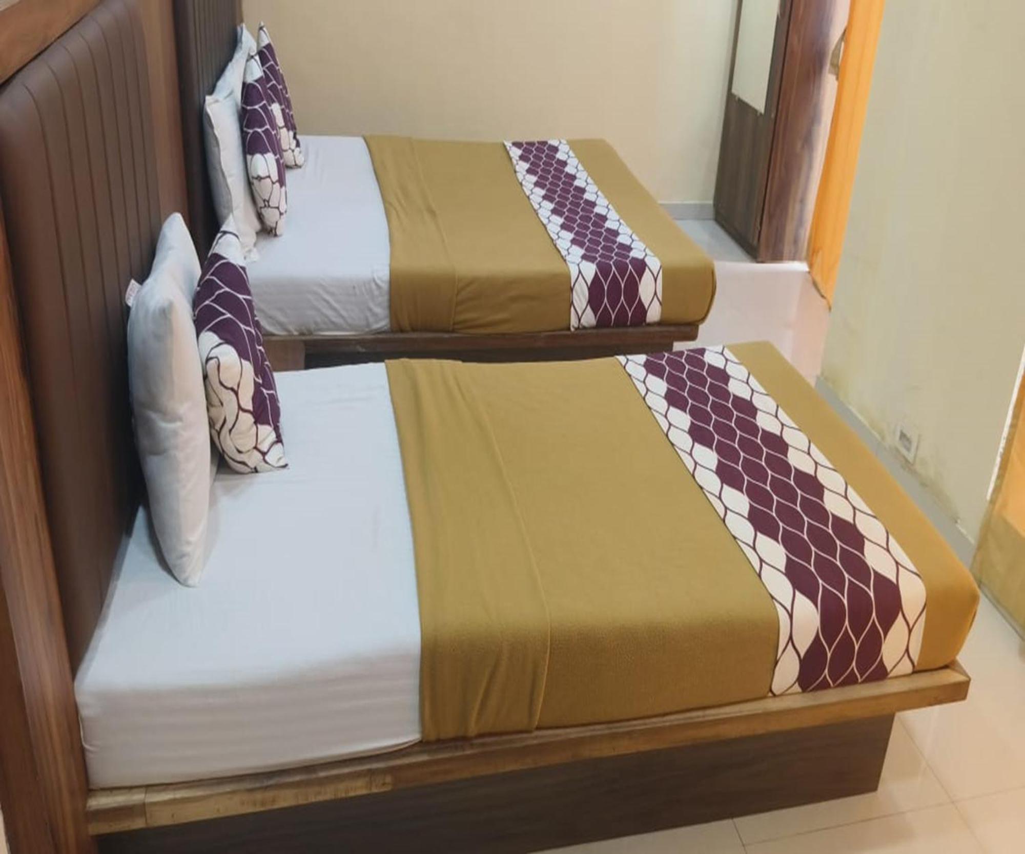 Hotel Om Sai نافي مومباي المظهر الخارجي الصورة