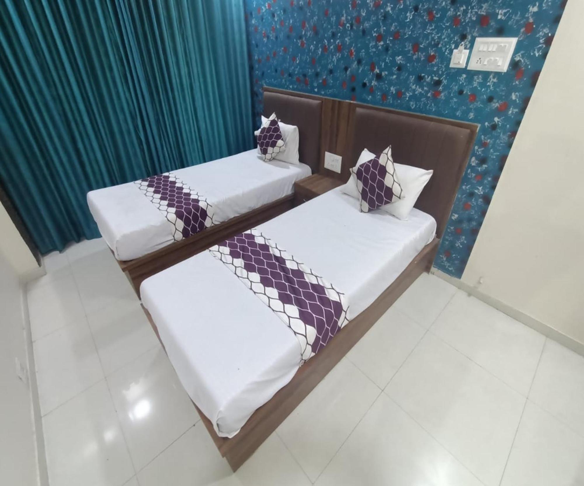Hotel Om Sai نافي مومباي المظهر الخارجي الصورة