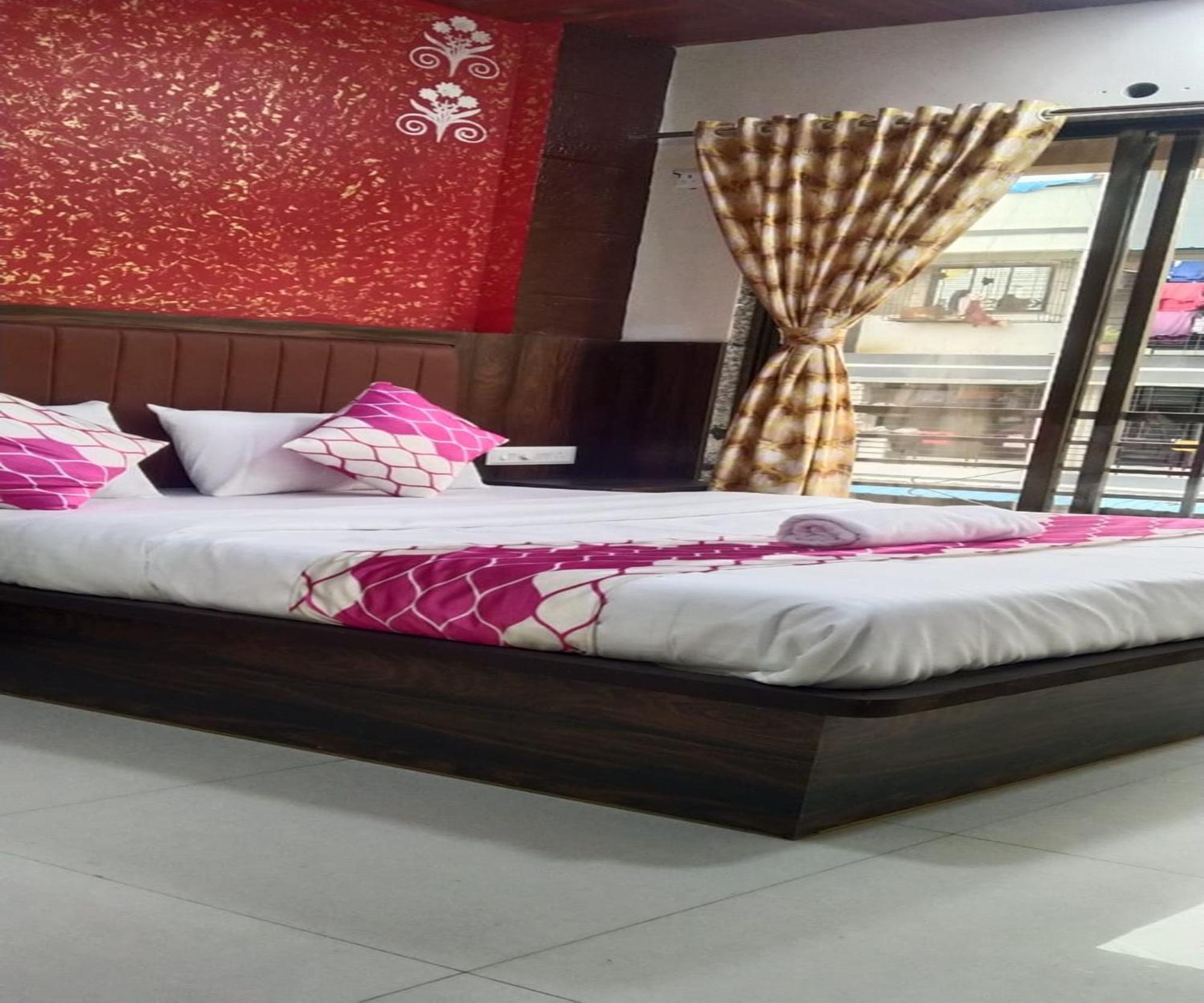 Hotel Om Sai نافي مومباي المظهر الخارجي الصورة
