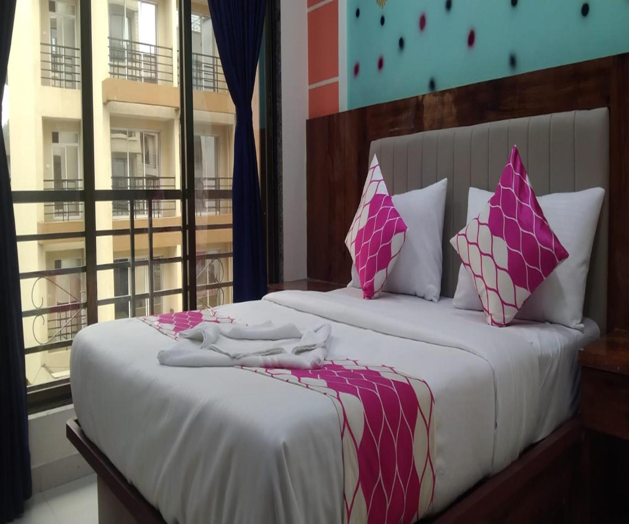 Hotel Om Sai نافي مومباي المظهر الخارجي الصورة