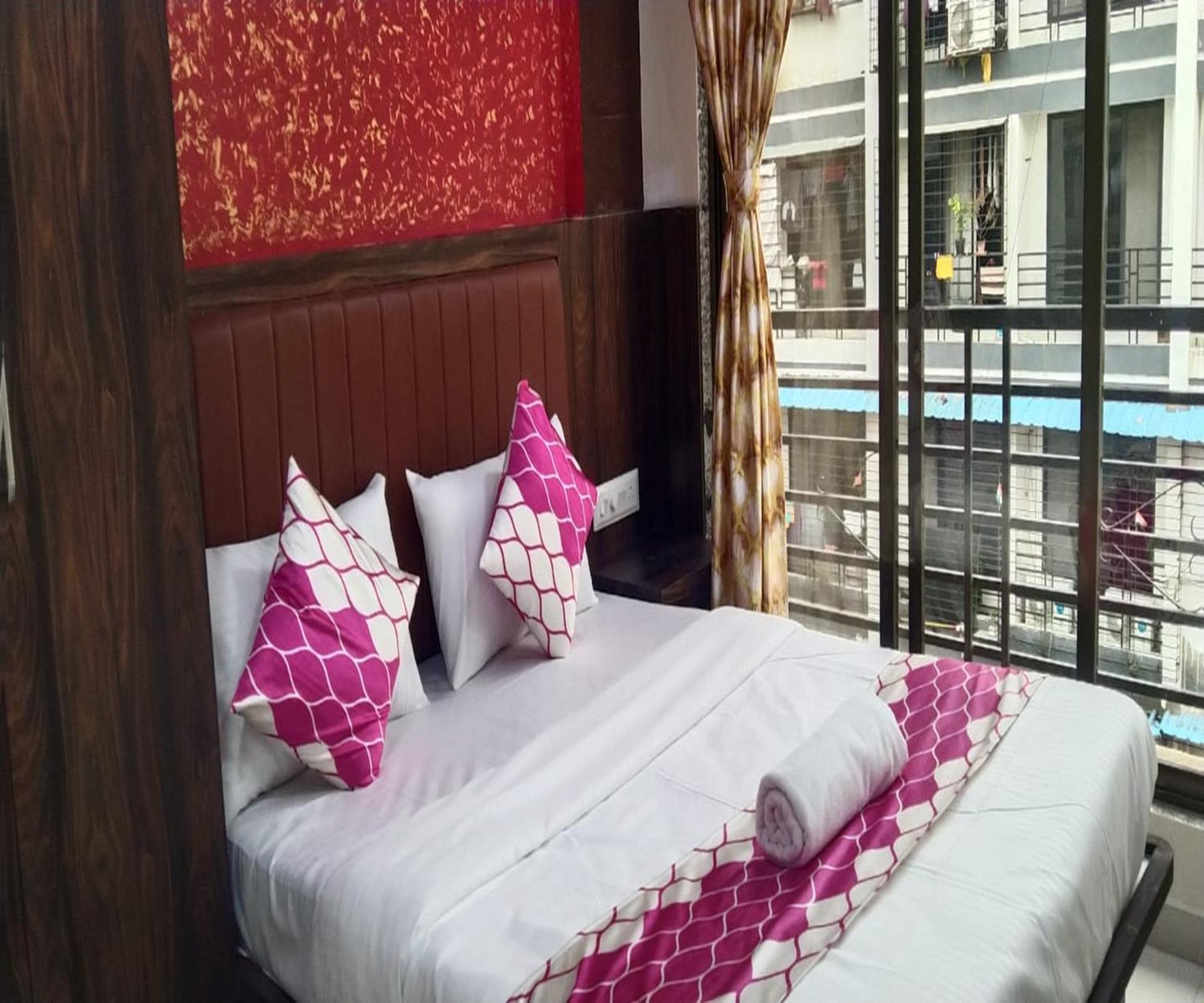 Hotel Om Sai نافي مومباي المظهر الخارجي الصورة